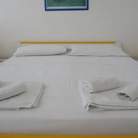 Apartment Annalisa 300 M Dal Mare *